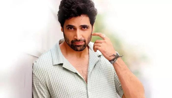 Adavi Sesh: డెకాయిట్ ట్రైలర్లో మహేష్ ప్రస్తావన… అసలు కారణం ఇదే Adavi Sesh: డెకాయిట్ ట్రైలర్లో మహేష్ ప్రస్తావన… అసలు కారణం ఇదే