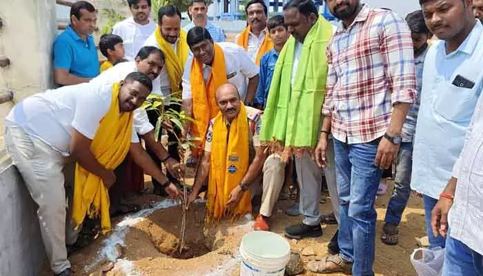 పర్యావరణ పరిరక్షణ ప్రతి ఒక్కరి బాధ్యత : ఎస్ఐ నాగేశ్వరరావు పర్యావరణ పరిరక్షణ ప్రతి ఒక్కరి బాధ్యత : ఎస్ఐ నాగేశ్వరరావు
