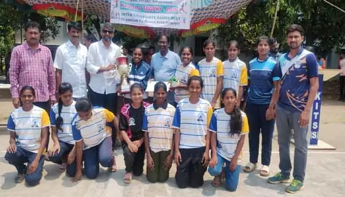 చదువుకు క్రీడలే ఉత్తేజితాలు చదువుకు క్రీడలే ఉత్తేజితాలు
