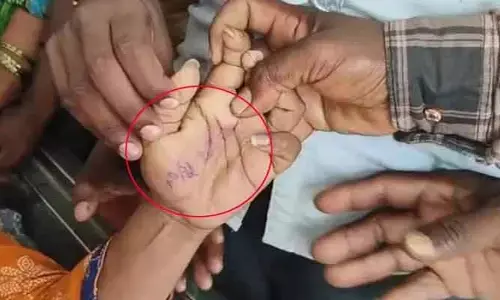 నమ్మించి వంచించిన కిరాతకుడు.. ‘నాన్న జాగ్రత్త’ అంటూ యువ టీచర్ ఆత్మహత్య