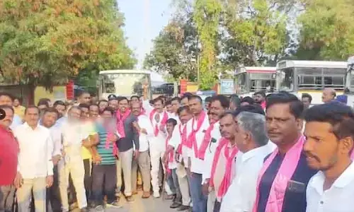 Gajwel Bandh: కొనసాగుతున్న గజ్వేల్ బంద్‌.. రోడ్డెక్కిన గులాబీ శ్రేణులు