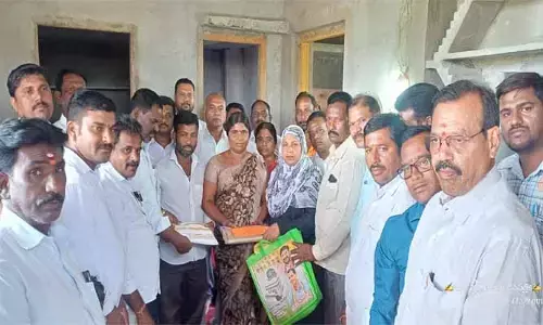 పేద ప్ర‌జ‌ల కోసం ప‌ని చేసేది కాంగ్రెస్ ప్ర‌భుత్వం