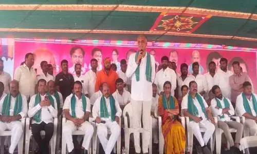 కొహెడ ఫ్రూట్ మార్కెట్ భూమిని ప్రైవేట్ వ్య‌క్తుల‌కు క‌ట్ట‌బెట్టేందుకు కాంగ్రెస్ ప్ర‌భుత్వం కుట్ర : మాజీ మంత్రి హరీశ్ రావు