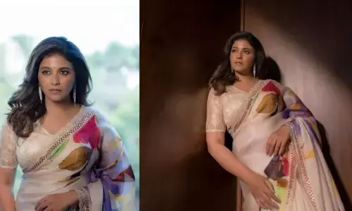 Anjali: పూల చీరలో హాట్ లుక్స్‌తో ఆకట్టుకుంటున్న అంజలి