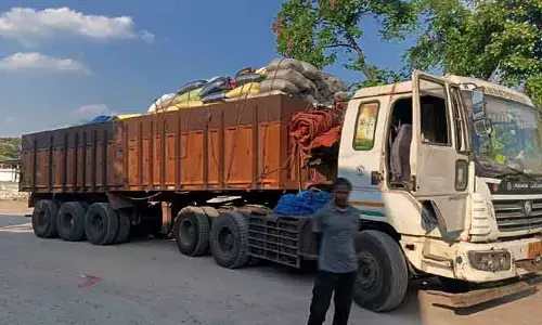 300 క్వింటాళ్ల రేష‌న్ బియ్యం ప‌ట్టివేత