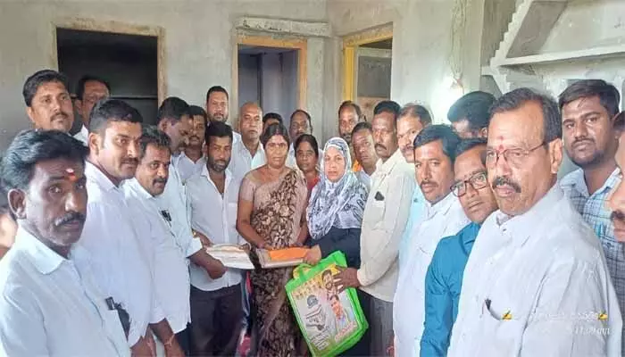 పేద ప్రజల కోసం పని చేసేది కాంగ్రెస్ ప్రభుత్వం పేద ప్రజల కోసం పని చేసేది కాంగ్రెస్ ప్రభుత్వం