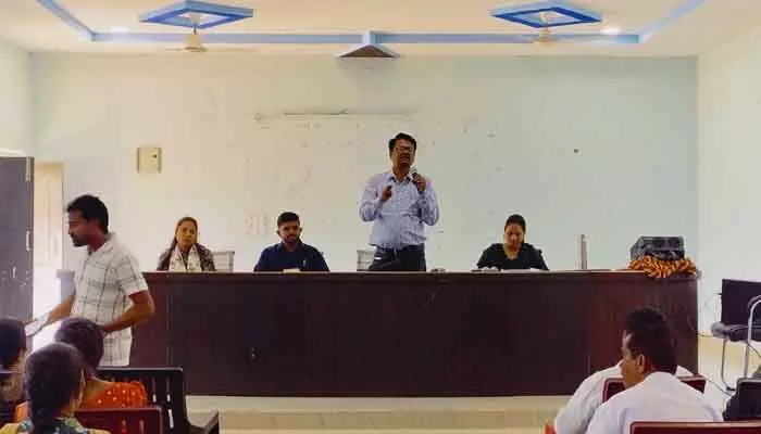 ప్రజా ప్రతినిధులు చట్టాలపై అవగాహన కలిగి ఉండాలి ప్రజా ప్రతినిధులు చట్టాలపై అవగాహన కలిగి ఉండాలి