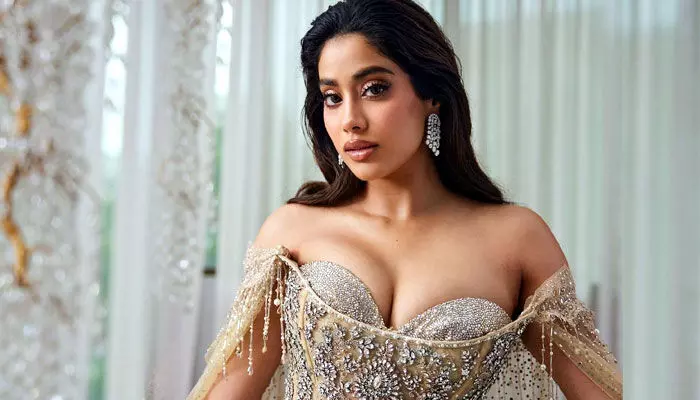 పోర్న్ సైట్లో జాన్వీ కపూర్ ఫొటో.. ఆమె రియాక్షన్కు నెటిజన్లు షాక్ పోర్న్ సైట్లో జాన్వీ కపూర్ ఫొటో.. ఆమె రియాక్షన్కు నెటిజన్లు షాక్