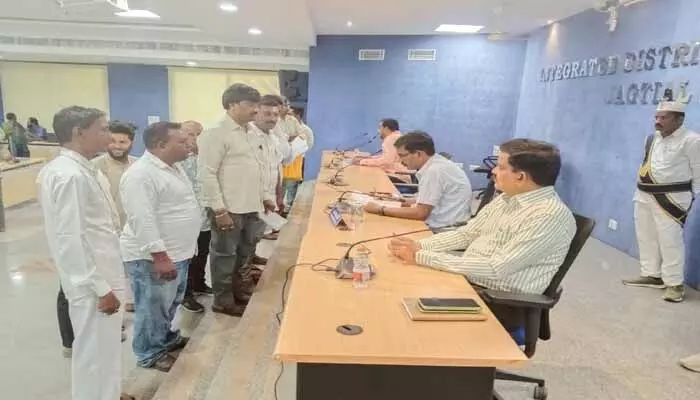 తిప్పాయిపల్లి సర్పంచ్ పై ప్రజావాణిలో ఫిర్యాదు తిప్పాయిపల్లి సర్పంచ్ పై ప్రజావాణిలో ఫిర్యాదు