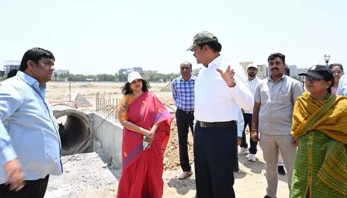 ఐటీ హబ్ వరదకు తమ్మిడికుంటే పరిష్కారం.. అధికారుల కీలక ఆదేశాలు ఐటీ హబ్ వరదకు తమ్మిడికుంటే పరిష్కారం.. అధికారుల కీలక ఆదేశాలు