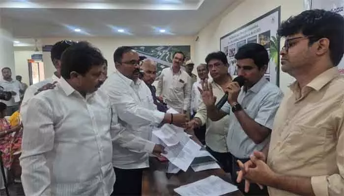 మూసీ అభిప్రాయ సేకరణ సభలో ఉద్రిక్తత మూసీ అభిప్రాయ సేకరణ సభలో ఉద్రిక్తత