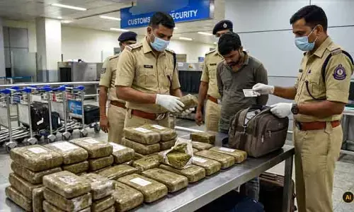 శంషాబాద్ ఎయిర్‌పోర్టులో కస్టమ్స్ తనిఖీలు.. 14.7 కిలోల గంజాయి స్వాధీనం