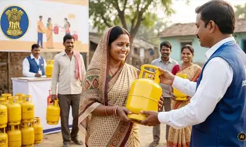 Good News: వలస కార్మికులకు తీపికబురు.. 5 KG ఉచిత సిలిండర్ల కోటా రెట్టింపు