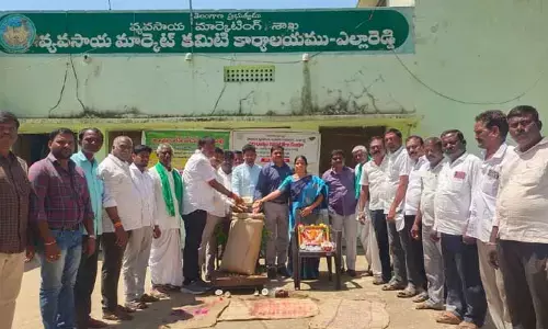 ద‌ళారుల‌ను న‌మ్మి రైతులు మోస‌పోవ‌ద్దు :  ఆర్డీఓ  ప్ర‌భాక‌ర్