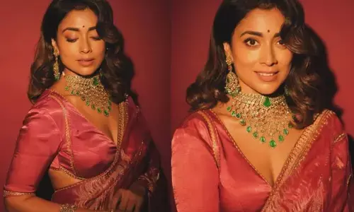 Shreya: పవిటను పక్కకి జరిపి ఆ అందాలతో అలరిస్తున్న సీనియర్ హీరోయిన్