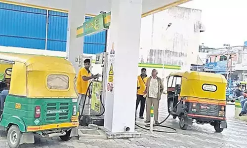 ఆటోలకు ఊరట : మళ్లీ తెరుచుకున్న ఎల్పీజీ బంకులు.. స్టీఫెన్ ​రవీంద్ర