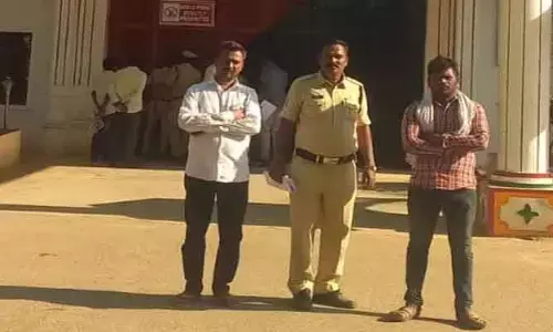 మ‌హిళ‌ను వేధించిన‌ కేసులో ఇద్ద‌రికీ జైలు శిక్ష