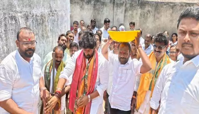 అర్హులందరికీ ఇందిరమ్మ ఇళ్లు మంజూరు చేస్తాం : రామగుండం ఎమ్మెల్యే రాజ్ ఠాకూర్ అర్హులందరికీ ఇందిరమ్మ ఇళ్లు మంజూరు చేస్తాం : రామగుండం ఎమ్మెల్యే రాజ్ ఠాకూర్