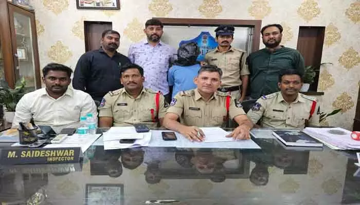 అంతర్రాష్ట్ర దొంగ హఫీజుల్ షేక్ అరెస్ట్ అంతర్రాష్ట్ర దొంగ హఫీజుల్ షేక్ అరెస్ట్