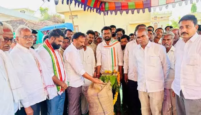 రైతుల సంక్షేమమే ప్రభుత్వ ధ్యేయం : ఎమ్మెల్యే తోట లక్ష్మీ కాంతారావు రైతుల సంక్షేమమే ప్రభుత్వ ధ్యేయం : ఎమ్మెల్యే తోట లక్ష్మీ కాంతారావు