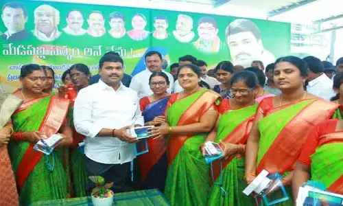 మ‌హిళా, శిశు సంక్షేమానికి ప్ర‌భుత్వం క‌ట్టుబ‌డి ఉంది : ఎమ్మెల్యే మేడిపల్లి సత్యం
