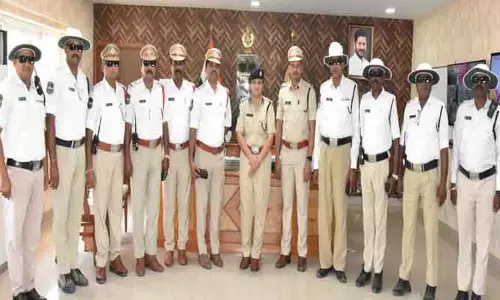 మండేఎండలో ఉడుకుతూ డ్యూటీ చేసేది ట్రాఫిక్ సిబ్బంద్దే : ఎస్పీ జానకి