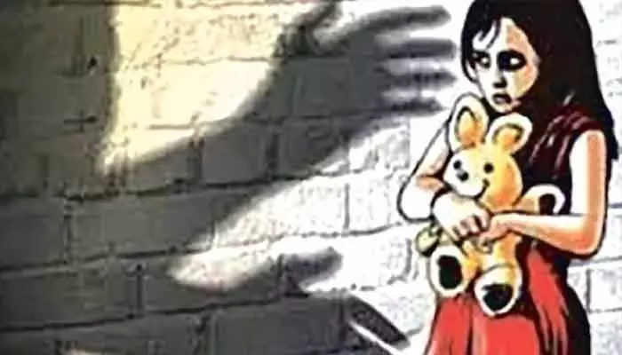 ఆచంటలో అమానుషం.. ఆరేళ్ల బాలికపై 60 ఏళ్ల వృద్ధుడి అఘాయిత్యం! ఆచంటలో అమానుషం.. ఆరేళ్ల బాలికపై 60 ఏళ్ల వృద్ధుడి అఘాయిత్యం!
