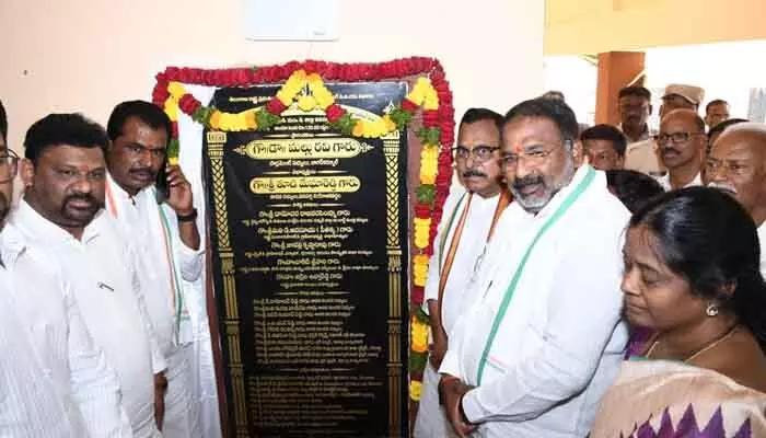 విద్యారంగంలో బలోపేతానికి ప్రాధాన్యత ఇస్తున్నాం : మంత్రి వాకిటి శ్రీహరి విద్యారంగంలో బలోపేతానికి ప్రాధాన్యత ఇస్తున్నాం : మంత్రి వాకిటి శ్రీహరి