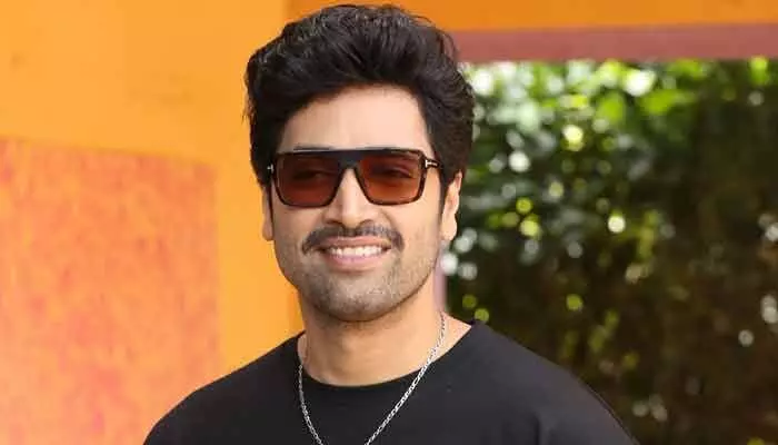 ‘డెకాయిట్’ విడుదల కాకముందే మరో క్రేజీ ప్రాజెక్ట్ లైన్లో పెట్టిన అడివి శేష్.. డైరెక్టర్ ఎవరంటే! ‘డెకాయిట్’ విడుదల కాకముందే మరో క్రేజీ ప్రాజెక్ట్ లైన్లో పెట్టిన అడివి శేష్.. డైరెక్టర్ ఎవరంటే!
