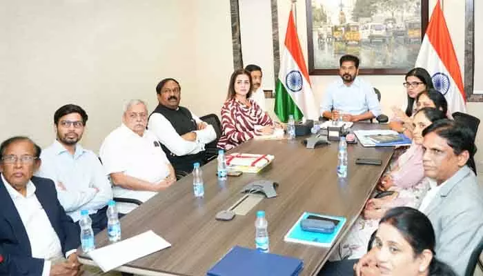 ఖర్చు కాదు.. అభివృద్ధిలో భాగస్వామ్యం: CSR నిధులపై సీఎం రేవంత్ కీలక వ్యాఖ్యలు ఖర్చు కాదు.. అభివృద్ధిలో భాగస్వామ్యం: CSR నిధులపై సీఎం రేవంత్ కీలక వ్యాఖ్యలు