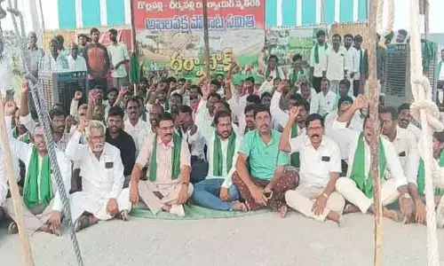 గొల్లపల్లి గడ్డపై నీళ్ల రాజకీయం : వనపర్తిలో పతాక స్థాయికి పొలిటికల్ సెగ!