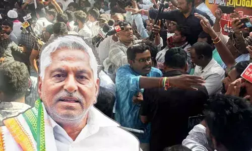 జీవన్ రెడ్డి ఇంటి వద్ద ఉద్రిక్తత.. పలువురు జర్నలిస్టులకు గాయాలు