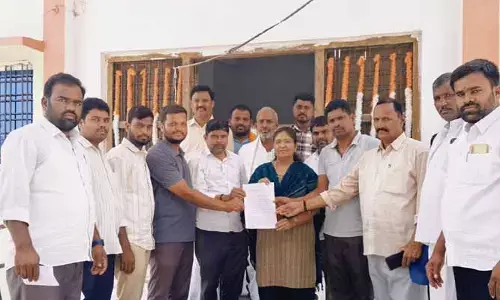 ఎమ్మార్వో ఆఫీస్ వ‌ద్ద సెగ‌లు.. దౌల్తాబాద్ లో నేత‌ల దుమారం..!