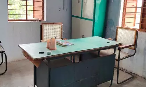 సమయానికి రారు.. అందుబాటులో ఉండరు..!
