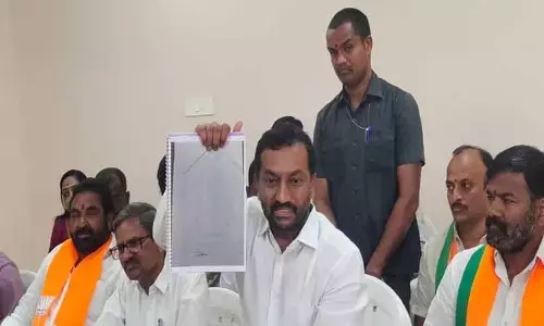 నిర్మాణాలు కూల్చిన వారిపై క్రిమిన‌ల్ కేసులు న‌మోదు చేయాలి