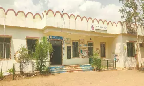 ప్ర‌భుత్వ ఆసుప‌త్రి ద‌య‌నీయ స్థితి