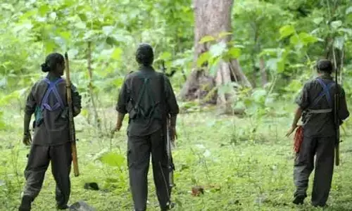 జనజీవన స్రవంతిలోకి ఐదుగురు మావోయిస్టులు.. ఎస్పీ ఎదుట లొంగిబాటు