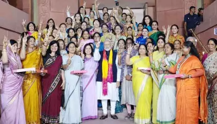 చట్టసభల్లో మహిళలకు రిజర్వేషన్లు అవసరం: ప్రధాని మోదీ కీలక వ్యాఖ్యలు చట్టసభల్లో మహిళలకు రిజర్వేషన్లు అవసరం: ప్రధాని మోదీ కీలక వ్యాఖ్యలు