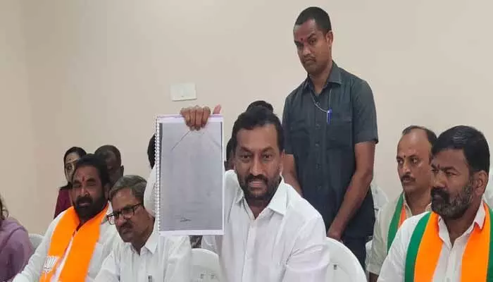 నిర్మాణాలు కూల్చిన వారిపై క్రిమినల్ కేసులు నమోదు చేయాలి నిర్మాణాలు కూల్చిన వారిపై క్రిమినల్ కేసులు నమోదు చేయాలి