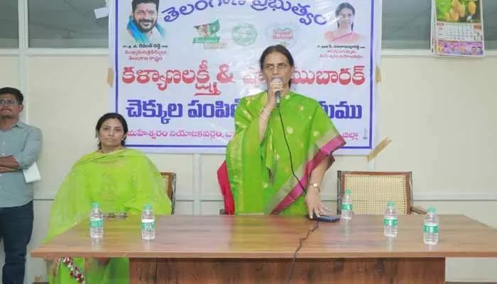 ఎంత మంది మహిళలను కోటీశ్వరులను చేసిందో చెప్పాలి : ఎమ్మెల్యే సబితా ఇంద్రారెడ్డి ఎంత మంది మహిళలను కోటీశ్వరులను చేసిందో చెప్పాలి : ఎమ్మెల్యే సబితా ఇంద్రారెడ్డి
