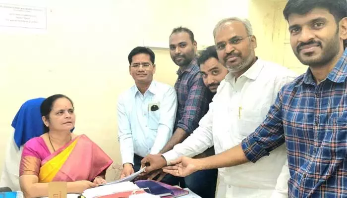 TG: నర్సింగ్ పదోన్నతుల్లో మేల్ ఆఫీసర్స్కు అన్యా TG: నర్సింగ్ పదోన్నతుల్లో మేల్ ఆఫీసర్స్కు అన్యా