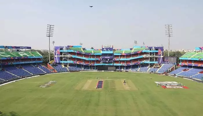 ఐపీఎల్లో టికెట్ ఫ్రౌడ్?.. నకిలీ పాస్లతో స్టేడియాల్లోకి ఎంట్రీ ఐపీఎల్లో టికెట్ ఫ్రౌడ్?.. నకిలీ పాస్లతో స్టేడియాల్లోకి ఎంట్రీ