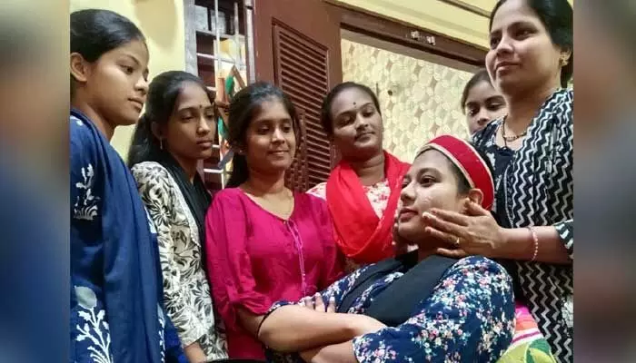విద్యార్థినీలకు బ్యూటీ అండ్ వెల్నెస్ సమ్మర్ ఇంటర్న్ షిప్ పూర్తి విద్యార్థినీలకు బ్యూటీ అండ్ వెల్నెస్ సమ్మర్ ఇంటర్న్ షిప్ పూర్తి