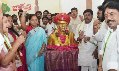 కేంద్రం వెన్నులో వణుకు పుట్టిస్తాం.. తెలంగాణ జాగృతి చీఫ్ కవిత కీలక వ్యాఖ్యలు
