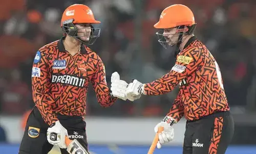 IPL 2026: ముల్లాన్‌పూర్‌లో సిక్సర్ల సునామీ.. పవర్ ప్లేలోనే 100 దాటేసిన SRH
