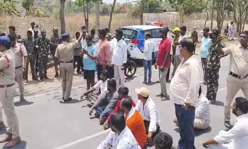 తమకు హామీలు నెరవేర్చకుండానే పనులు ఎలా..?
