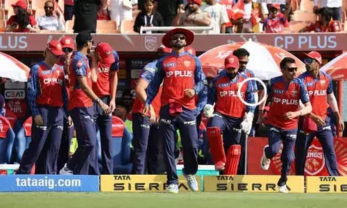 IPL 2026 : హైదరాబాద్‌తో మ్యాచ్‌.. చేతికి నల్ల బ్యాడ్జీలతో పంజాబ్‌ ఆటగాళ్లు