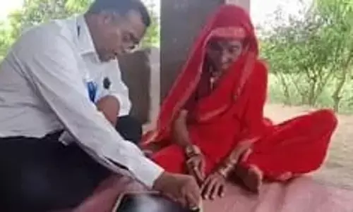 అక్షరాలు నేర్పిన మనవడు.. 87 ఏళ్ల వయసులో పరీక్ష రాసిన ముసలవ్వ