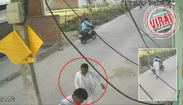Live Murder: నడిరోడ్డుపై న్యాయవాది దారుణ హత్య.. సోషల్ మీడియాలో వీడియో వైరల్! Live Murder: నడిరోడ్డుపై న్యాయవాది దారుణ హత్య.. సోషల్ మీడియాలో వీడియో వైరల్!
