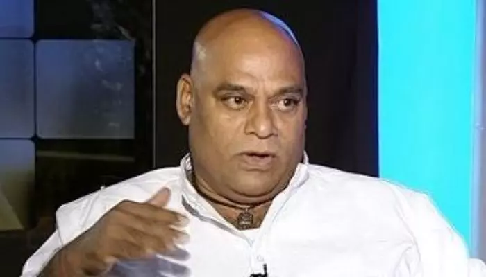 తిరువీర్కు భారీ ప్రశంసలు.. లెజెండరీ యాక్టర్తో పోల్చిన అజయ్ ఘోష్ తిరువీర్కు భారీ ప్రశంసలు.. లెజెండరీ యాక్టర్తో పోల్చిన అజయ్ ఘోష్
